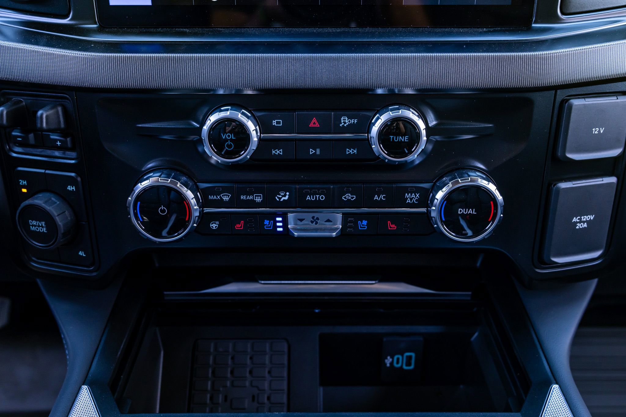 Used 2026 Ford F450 Platinum w/ FX4 Off-Road Package image 28