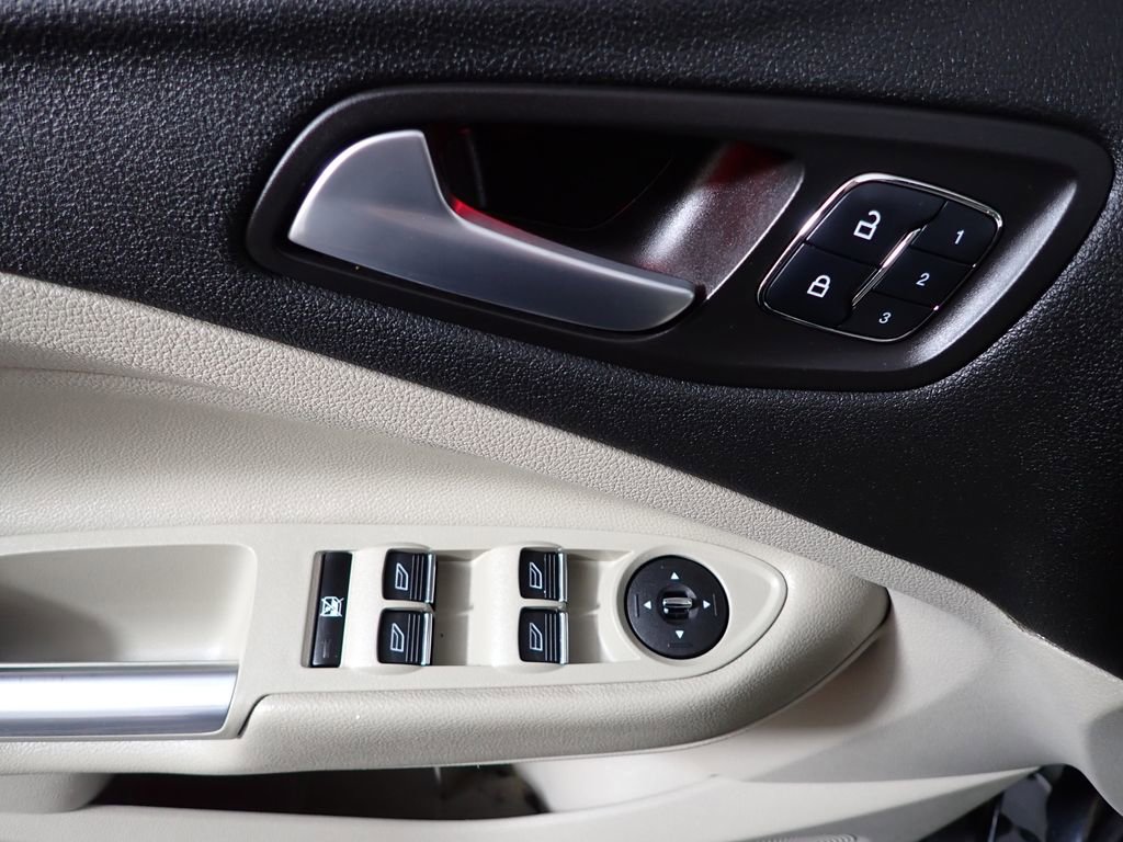 Used 2015 Ford Escape Titanium AWD/4WD image 21