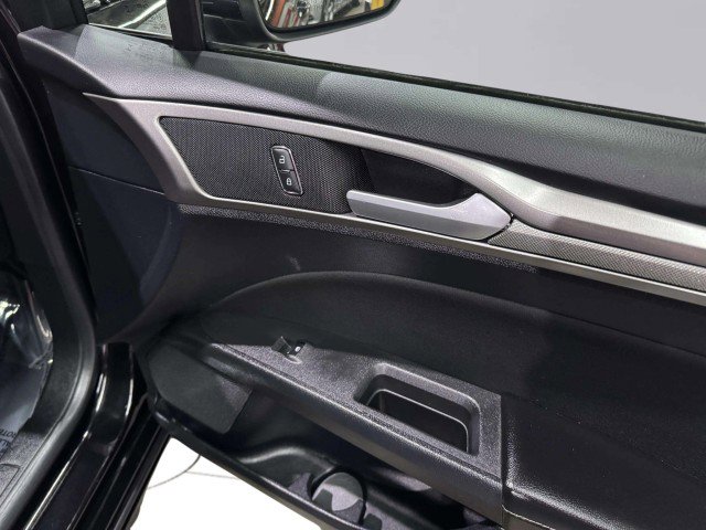Used 2020 Ford Fusion SE image 39