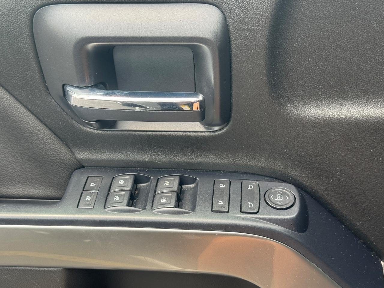 Used 2018 Chevrolet Silverado 1500 LT w/ All Star Edition AWD/4WD image 24