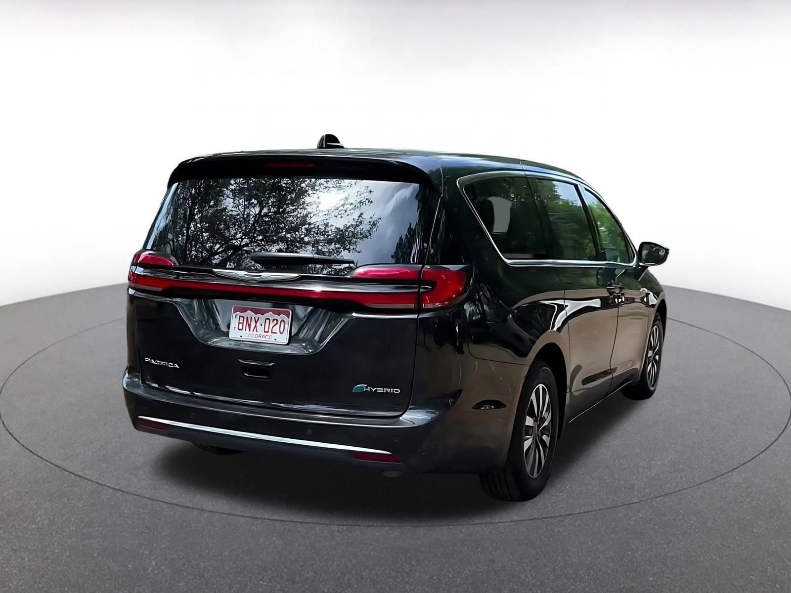Used 2023 Chrysler Pacifica Touring-L image 16