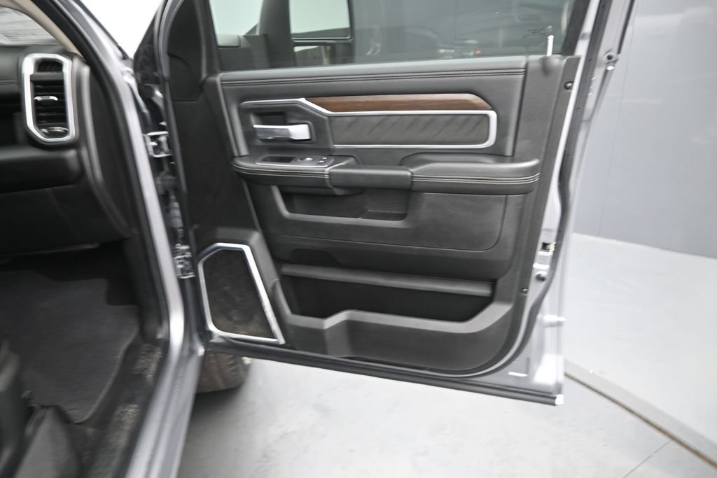 Used 2024 RAM 2500 Laramie AWD/4WD image 14