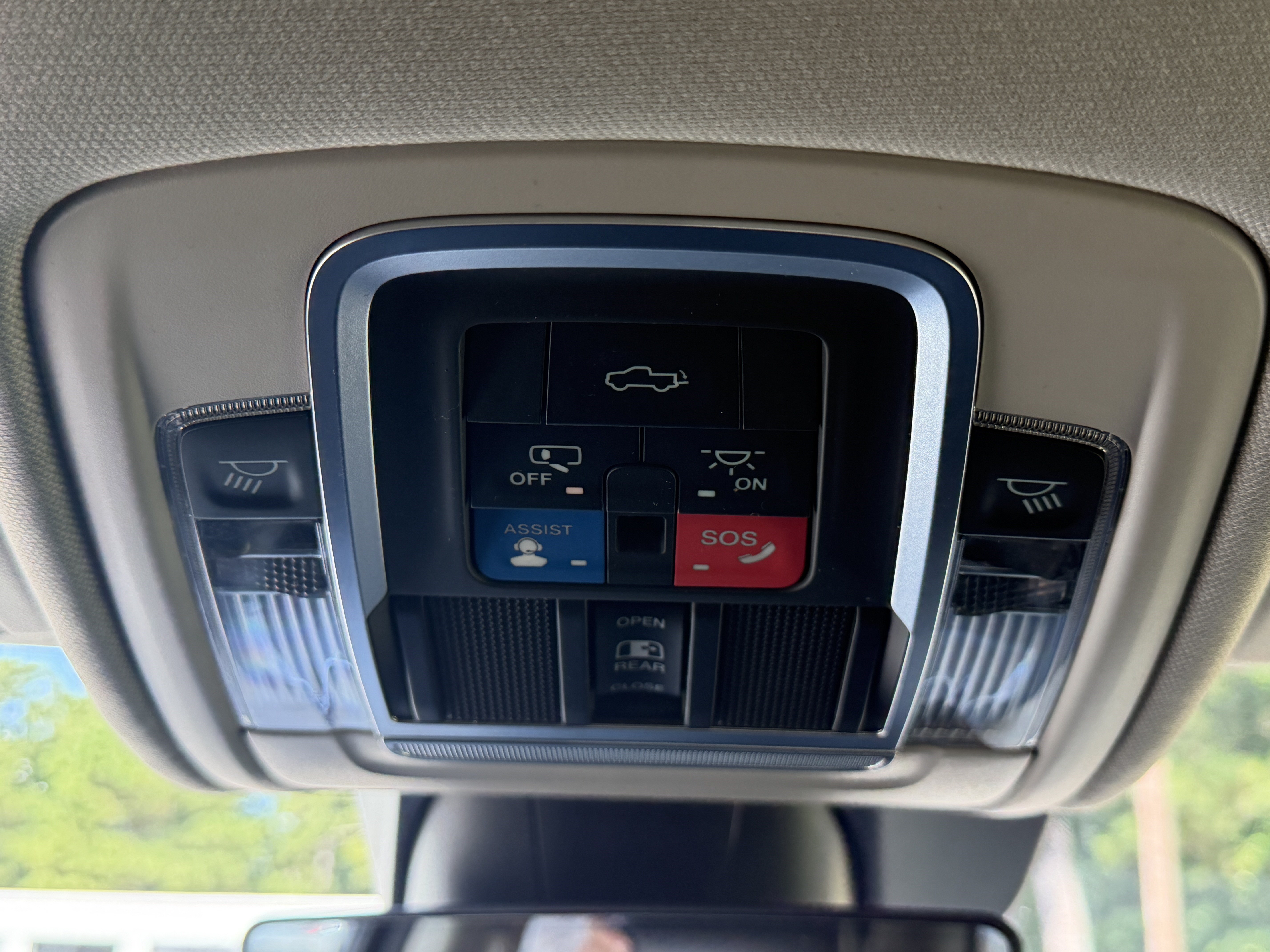 Used 2022 RAM 1500 Laramie AWD/4WD image 32