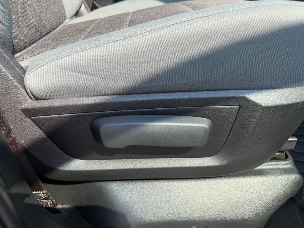 Used 2015 RAM 1500 Big Horn RWD image 33
