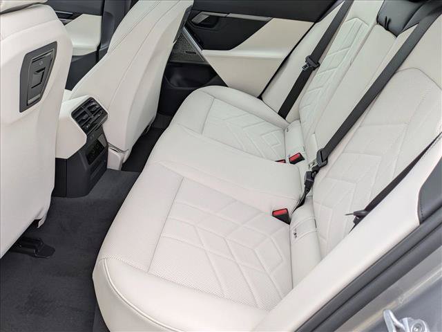 New 2027 BMW 550e xDrive AWD/4WD image 17