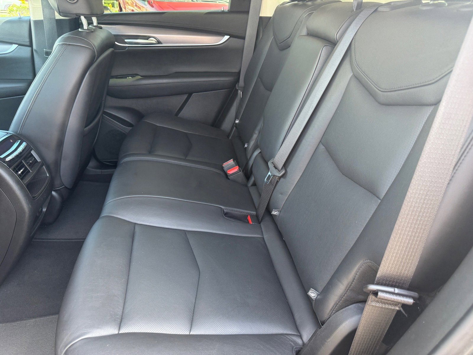Used 2018 Cadillac XT5 Premium Luxury w/ LPO, Black Ice Package FWD image 23