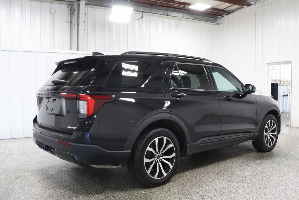 Used 2025 Ford Explorer ST-Line image 6