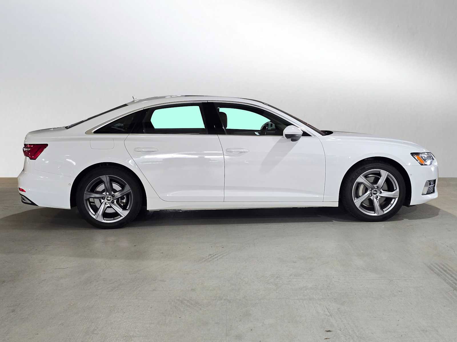Used 2024 Audi A6 Premium Plus image 5