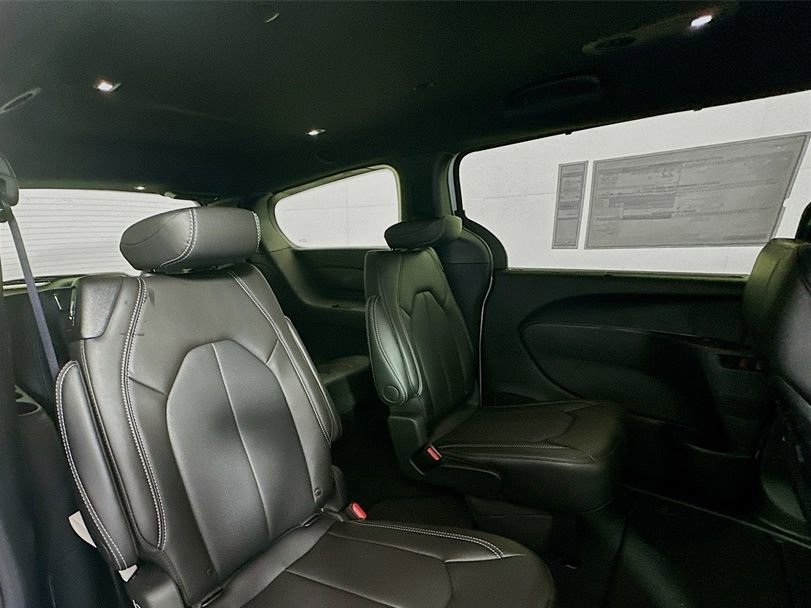 New 2026 Chrysler Pacifica Select image 29
