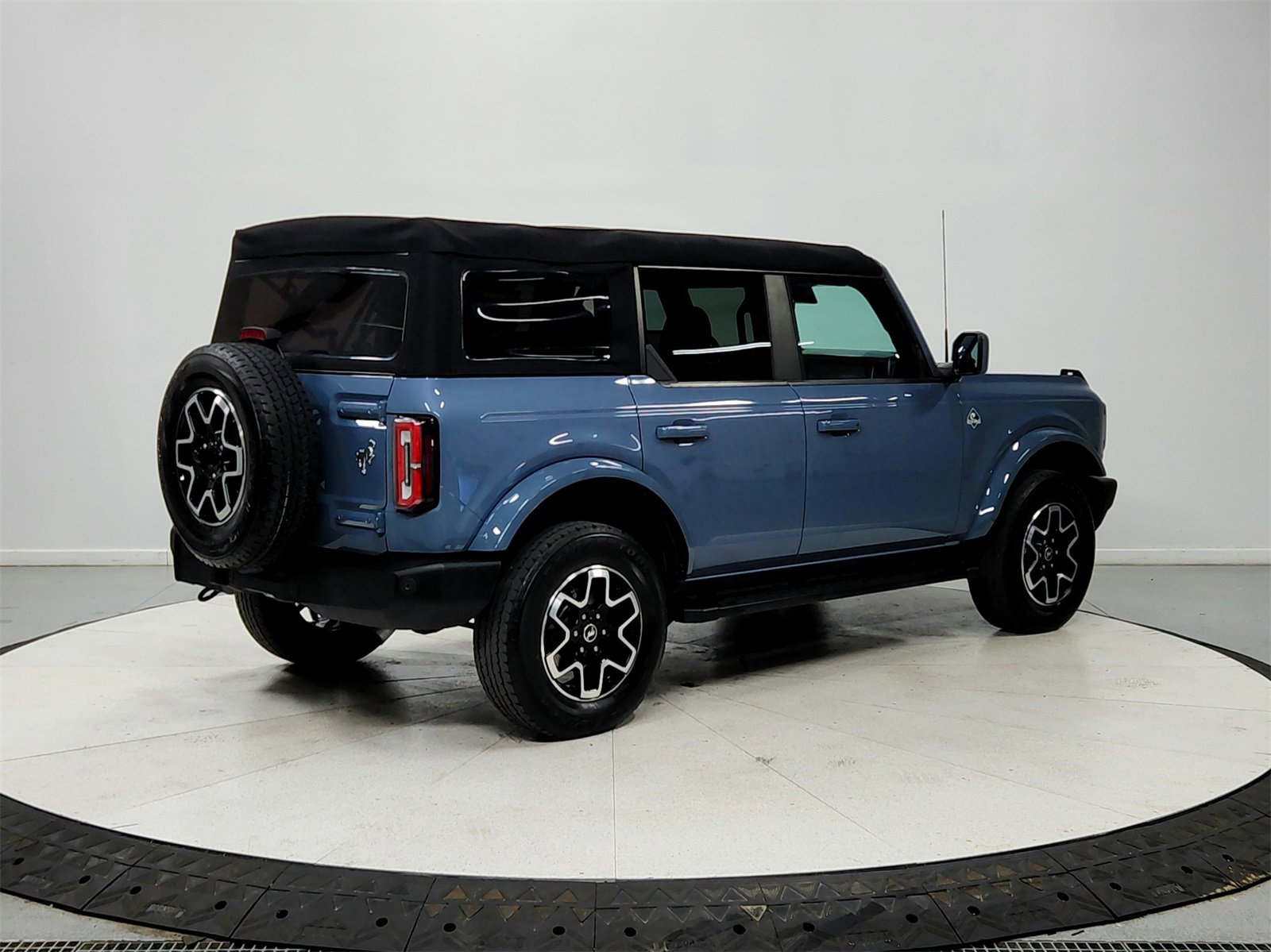 Used 2023 Ford Bronco Outer Banks image 7