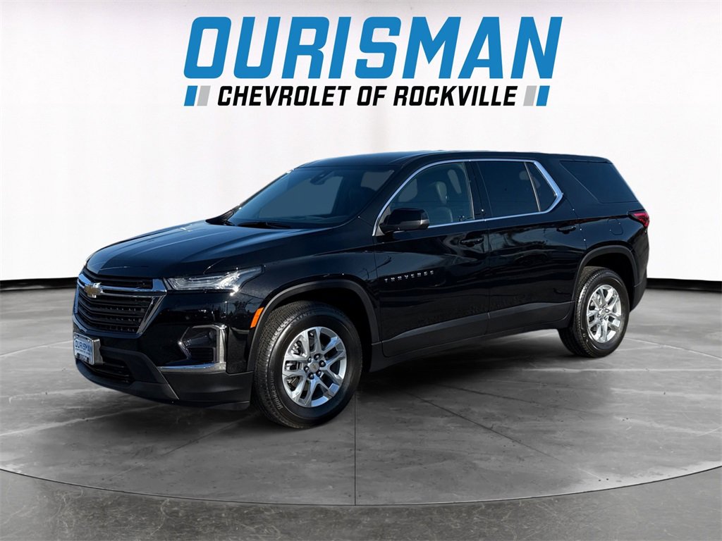 Used 2023 Chevrolet Traverse LS image 2