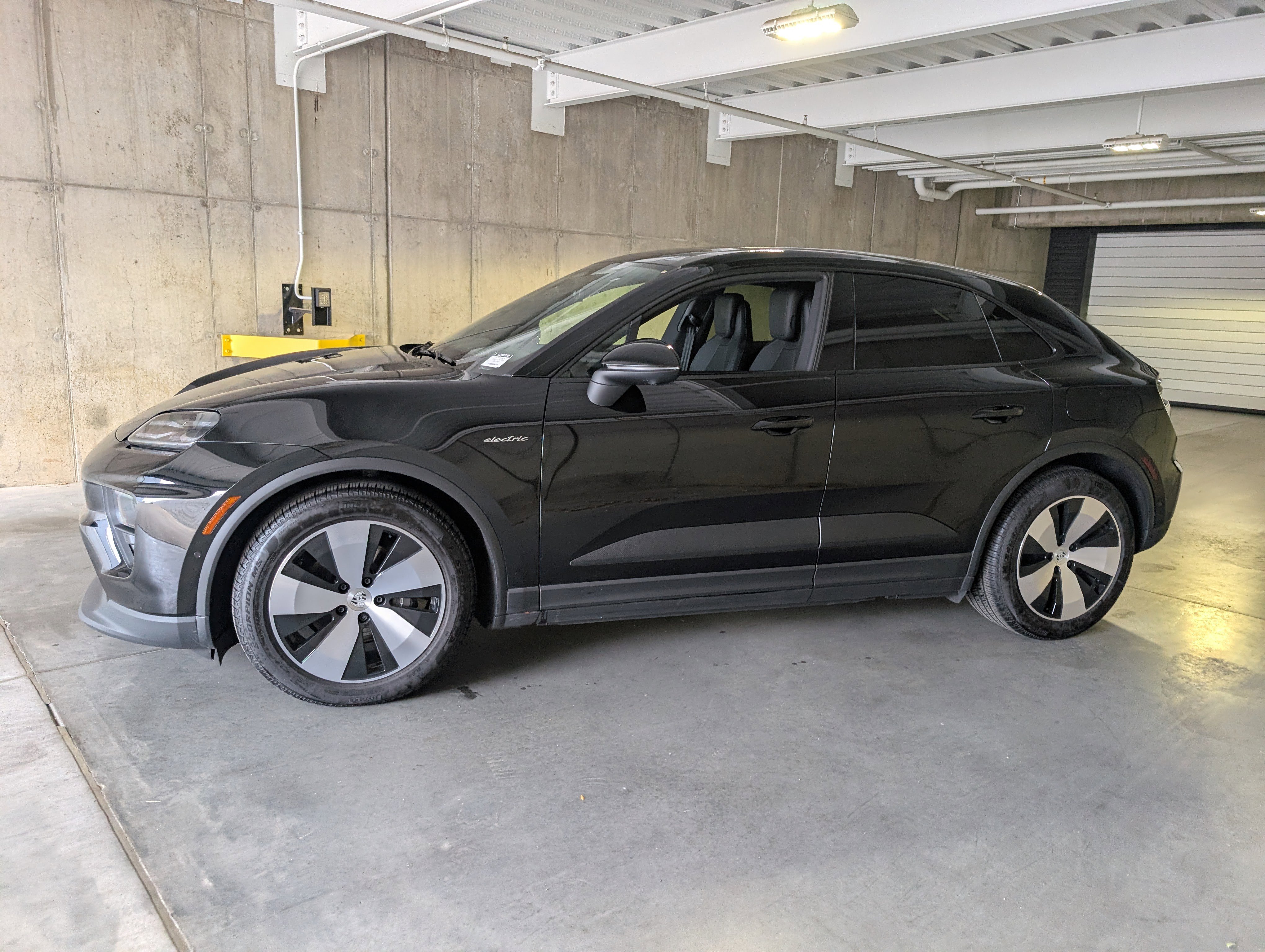 Used 2025 Porsche Macan Electric image 2