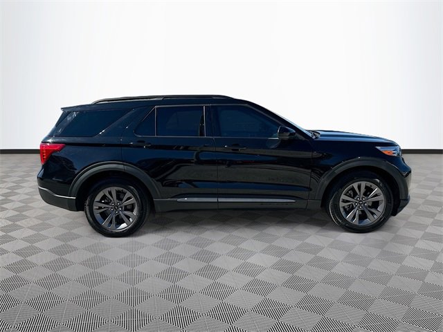 Used 2024 Ford Explorer XLT w/ Equipment Group 202A image 4
