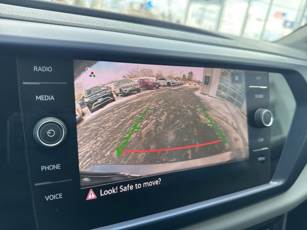 Certified 2022 Volkswagen Taos SE image 17