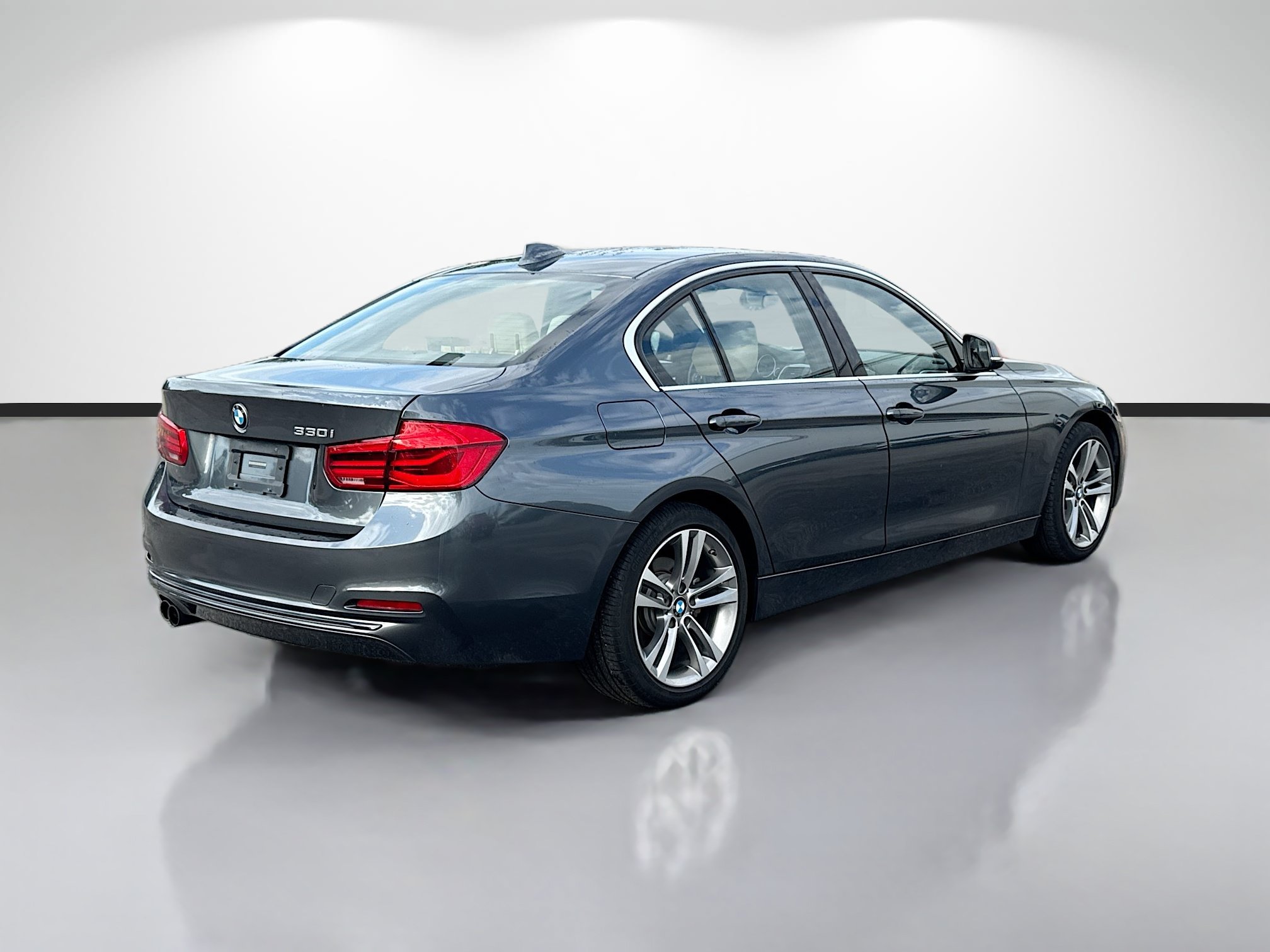 Used 2017 BMW 330i Sedan RWD image 3