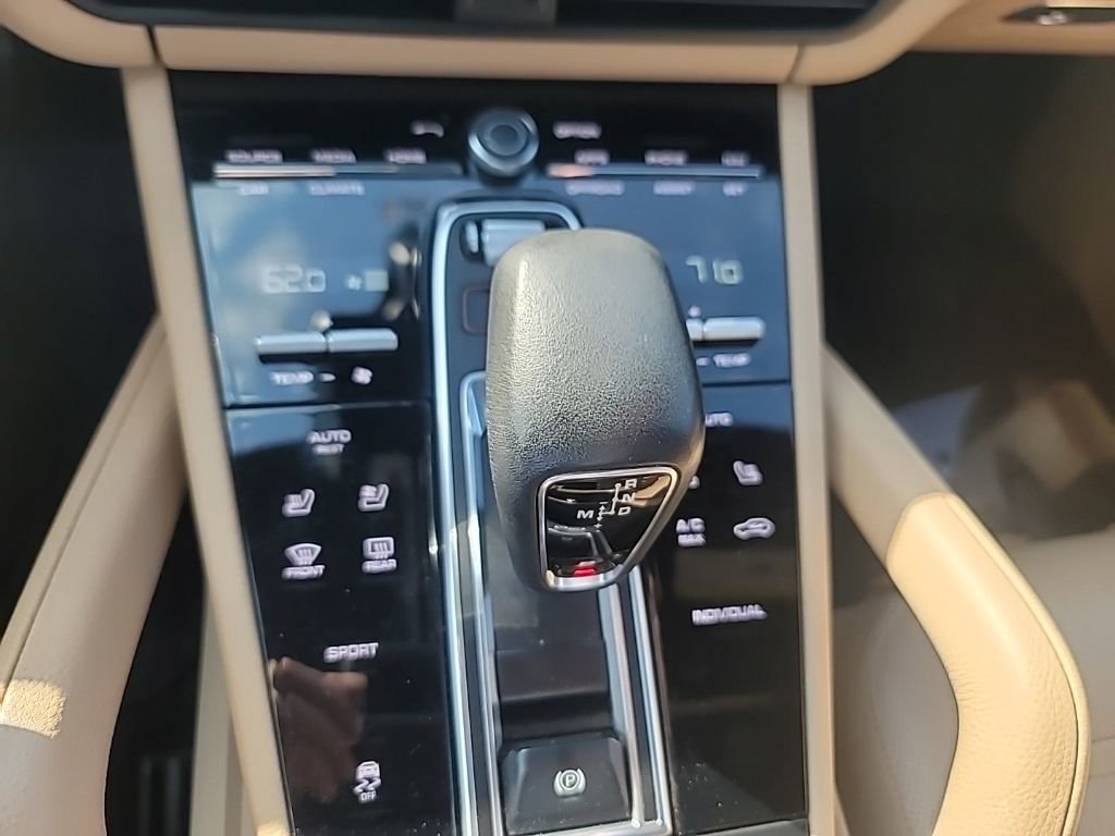 Used 2022 Porsche Cayenne AWD/4WD image 18