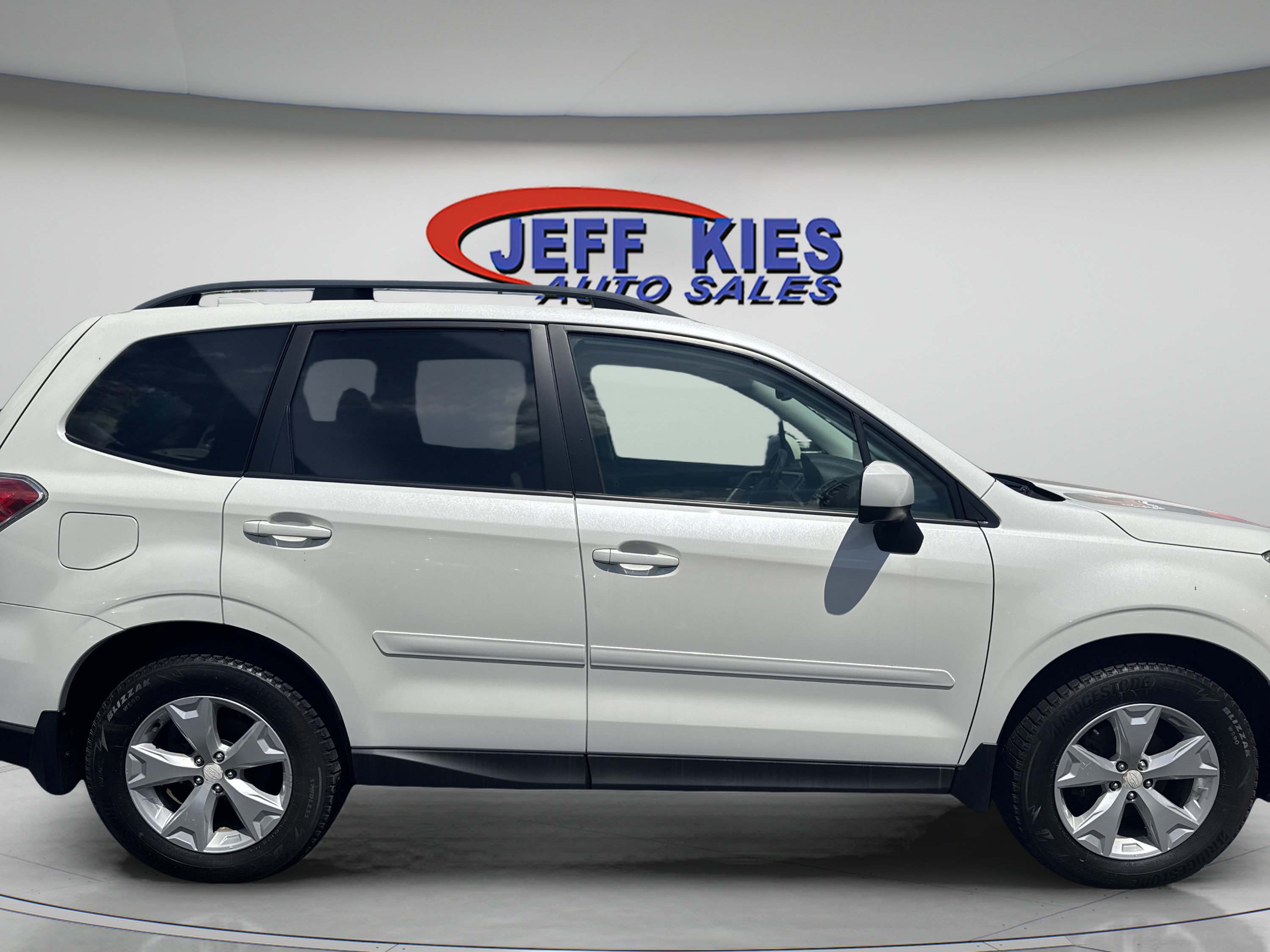Used 2016 Subaru Forester 2.5i Premium w/ All-Weather Package AWD/4WD image 4
