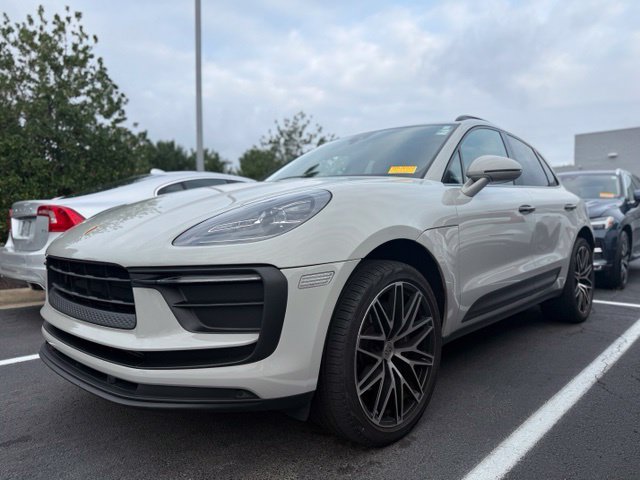 Used 2022 Porsche Macan AWD/4WD image 2