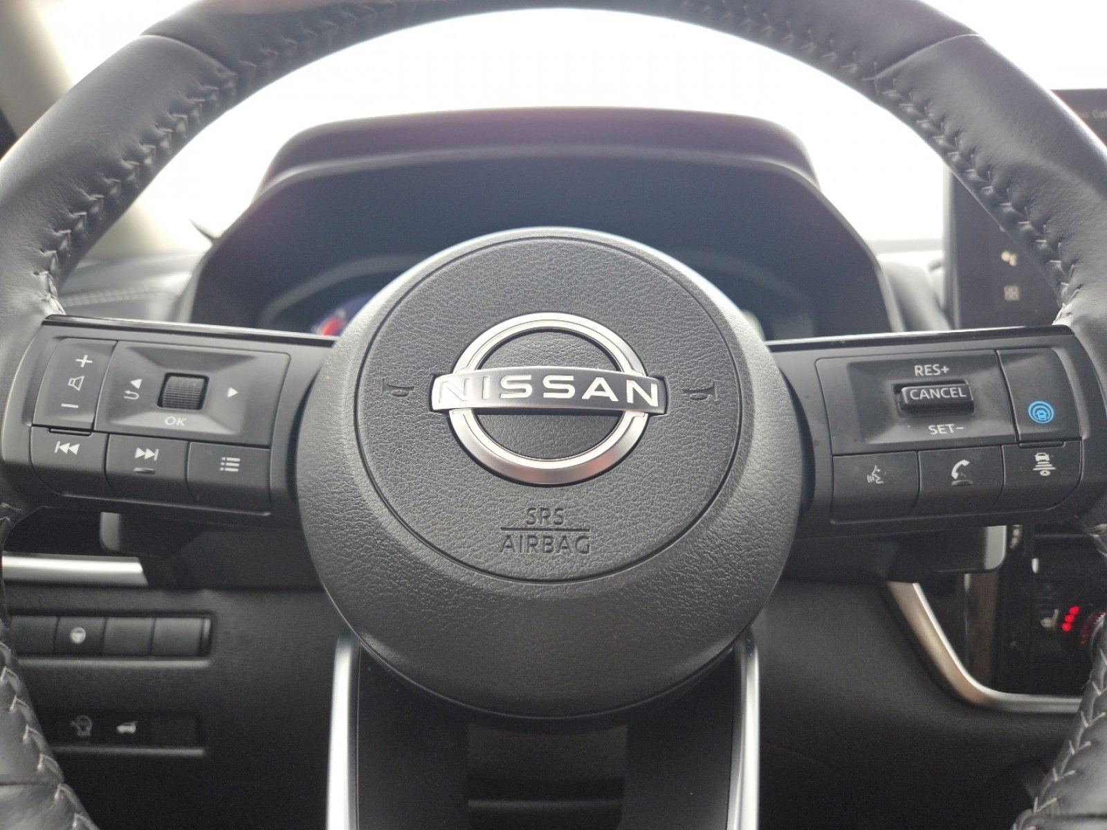 Used 2024 Nissan Rogue SL image 29