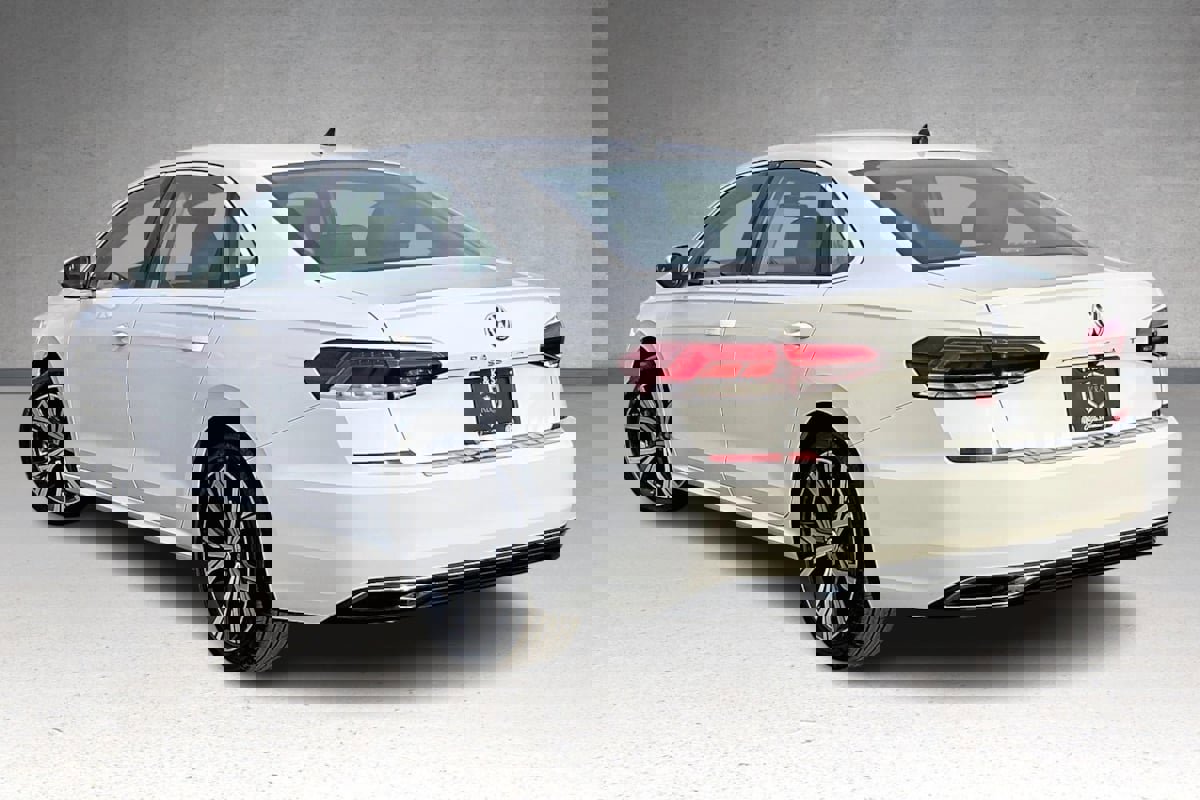 Used 2022 Volkswagen Passat 2.0T SE image 32