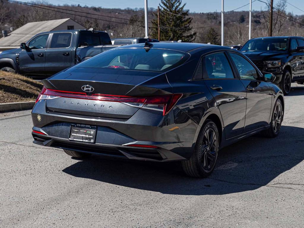 Used 2023 Hyundai Elantra SEL w/ Cargo Package image 4