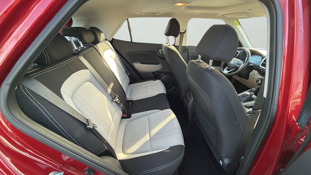 Used 2025 Hyundai Venue SEL FWD image 12