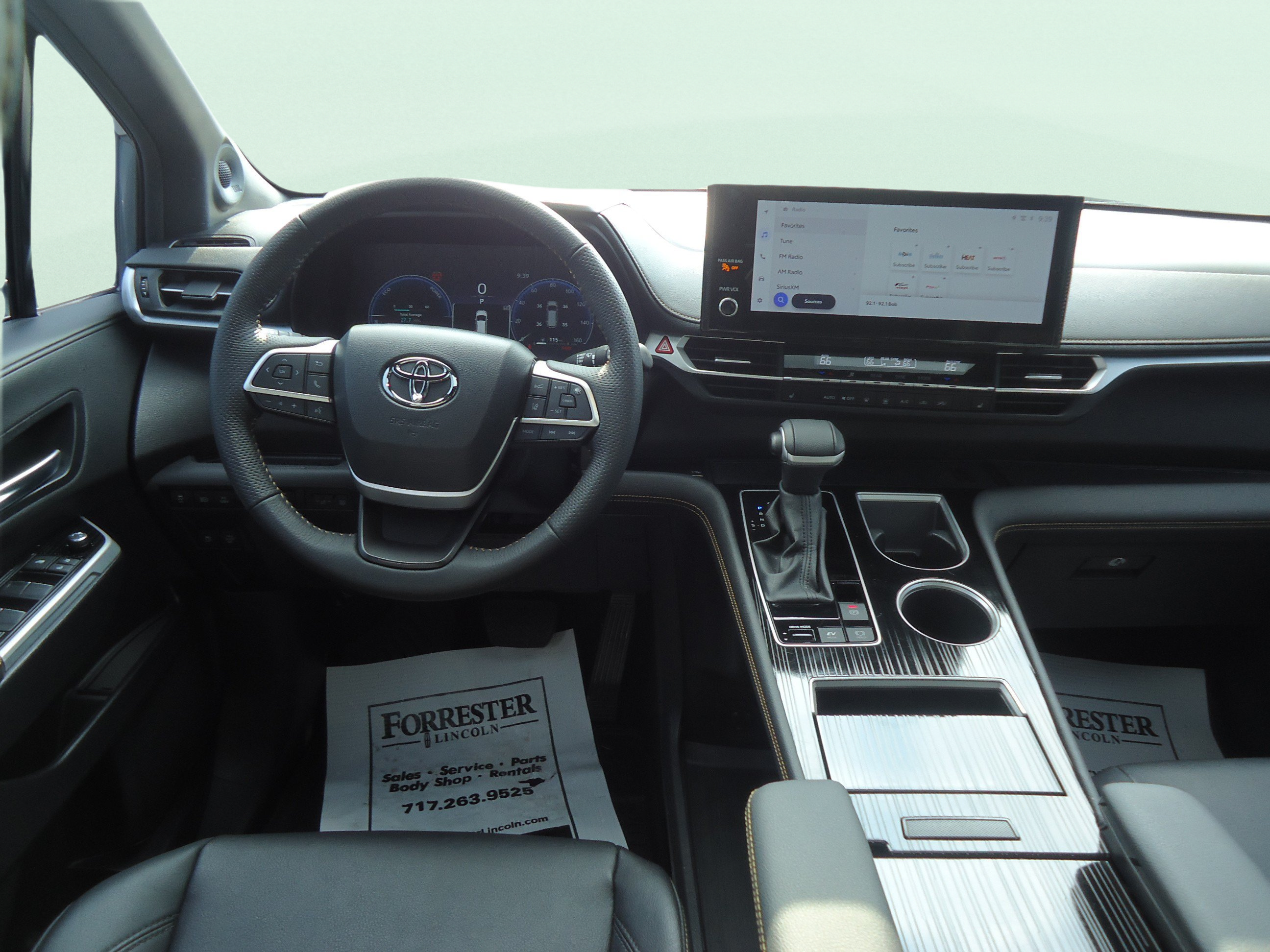 Used 2025 Toyota Sienna XLE Woodland Edition AWD/4WD image 12
