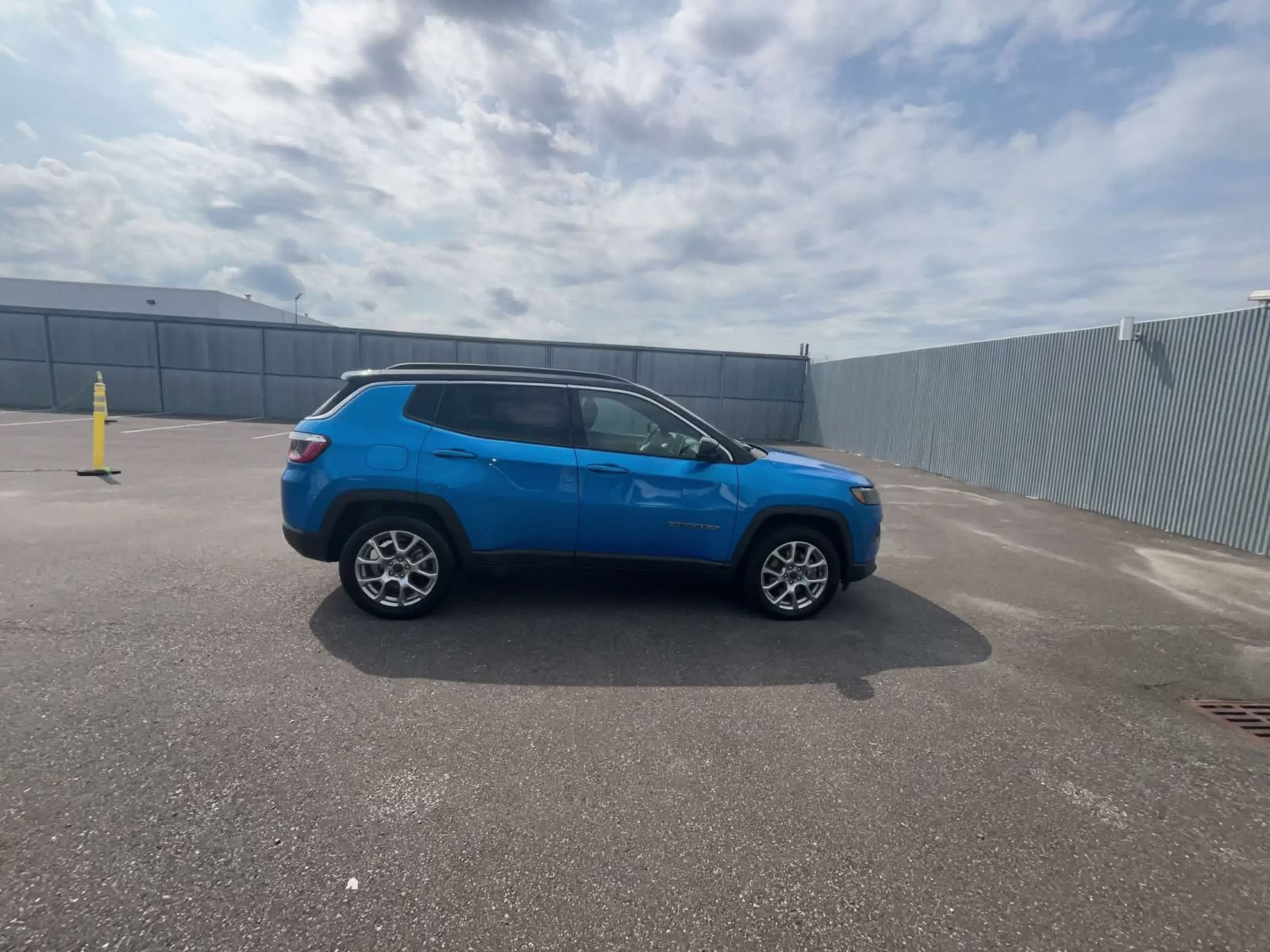 Used 2025 Jeep Compass Limited AWD/4WD image 15