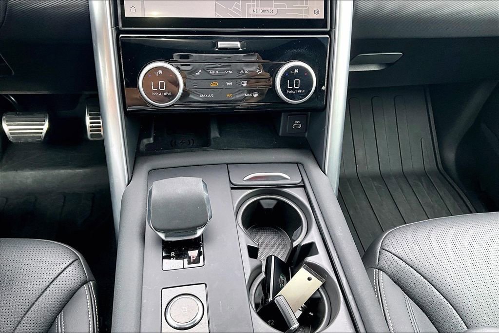 Certified 2025 Land Rover Discovery Dynamic SE AWD/4WD image 24