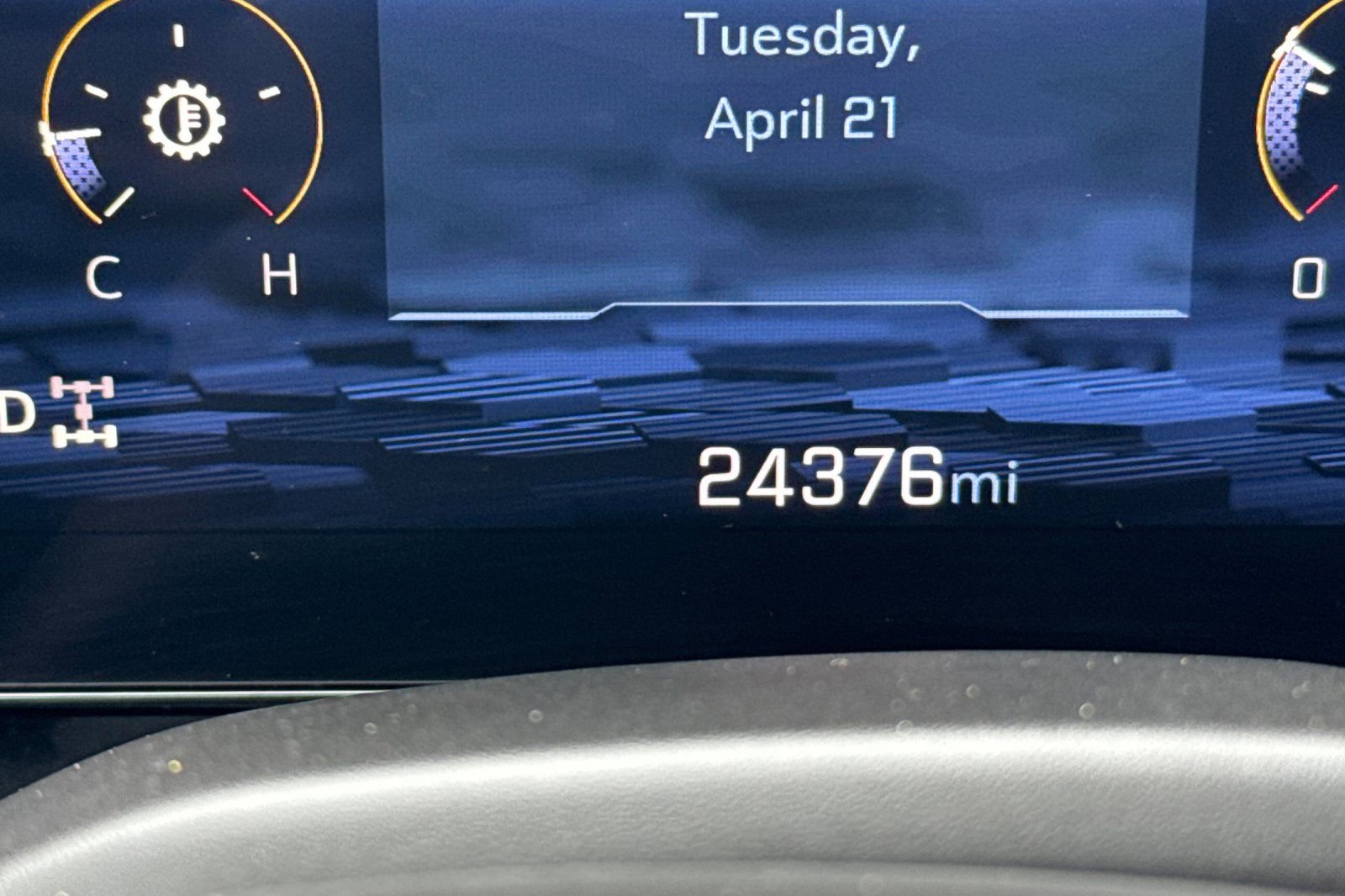 Used 2025 Chevrolet Suburban Z71 AWD/4WD image 3