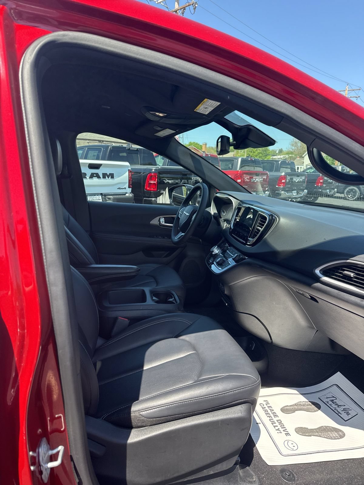 Used 2025 Chrysler Pacifica Select FWD image 32