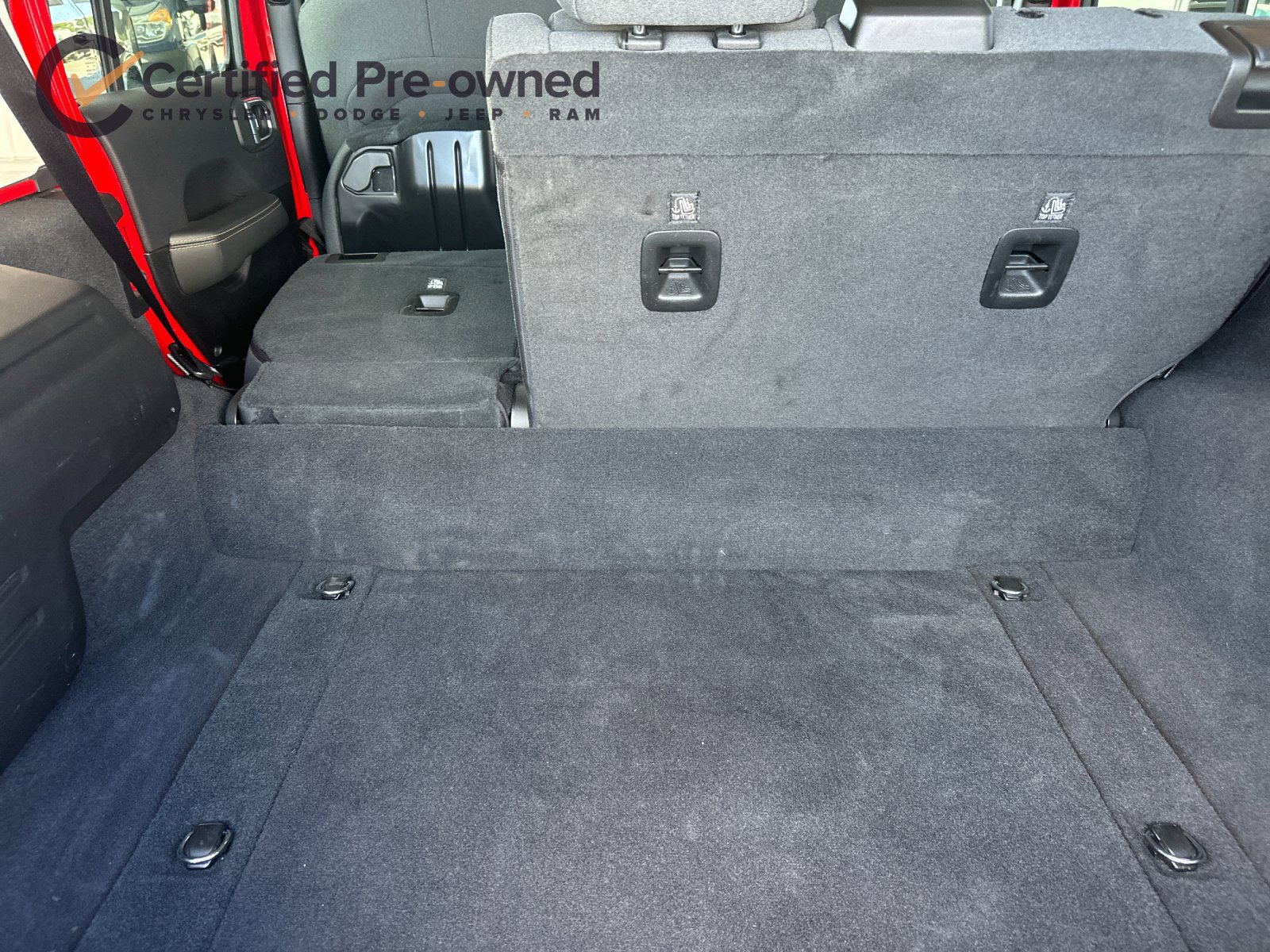 Used 2025 Jeep Wrangler Unlimited Sahara AWD/4WD image 16