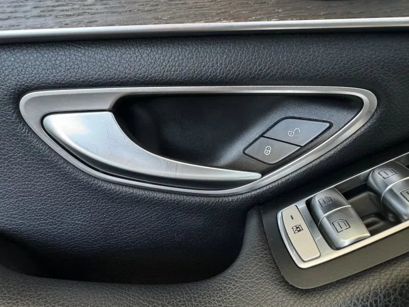 Used 2019 Mercedes-Benz C 300 4MATIC Sedan image 41