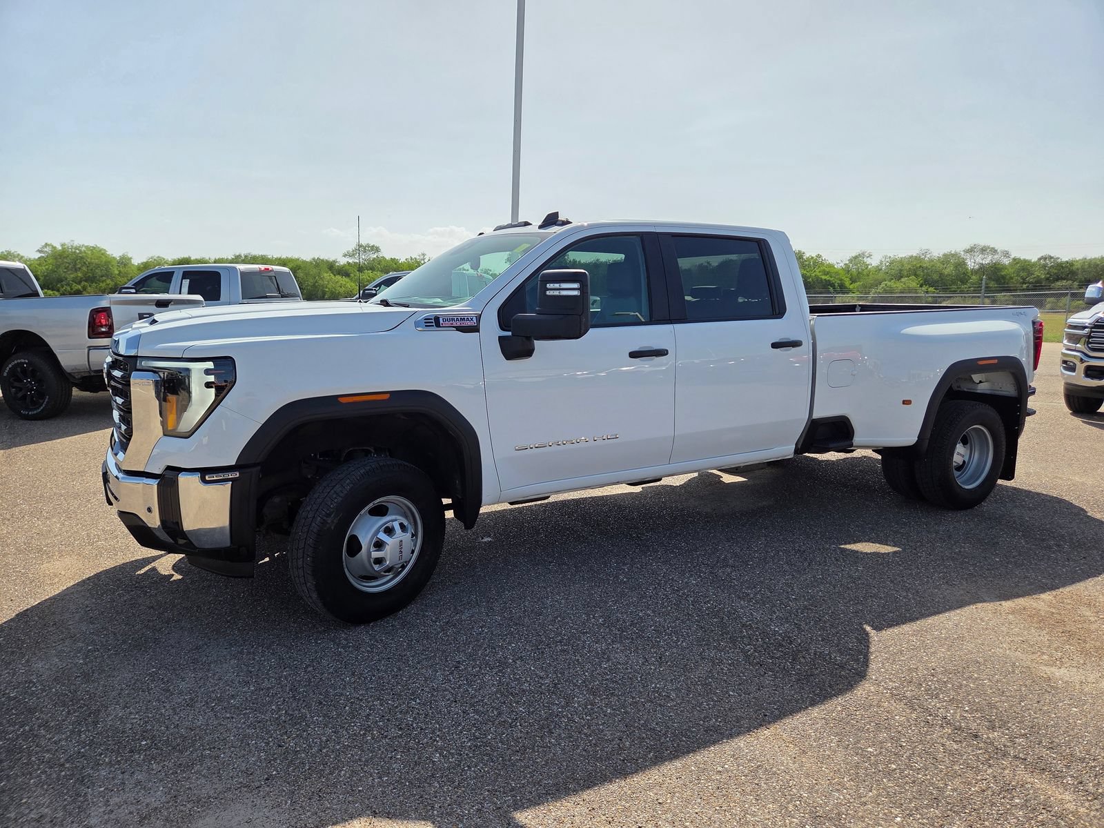 Used 2024 GMC Sierra 3500 Pro AWD/4WD image 3