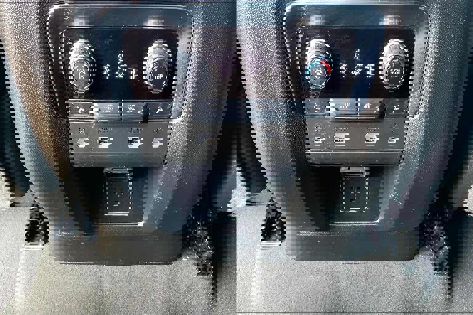 Certified 2024 Chevrolet Tahoe Z71 w/ Luxury Package image 35