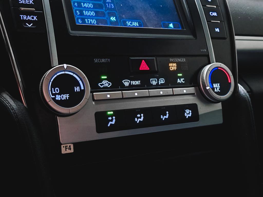 Used 2014 Toyota Camry SE FWD image 28