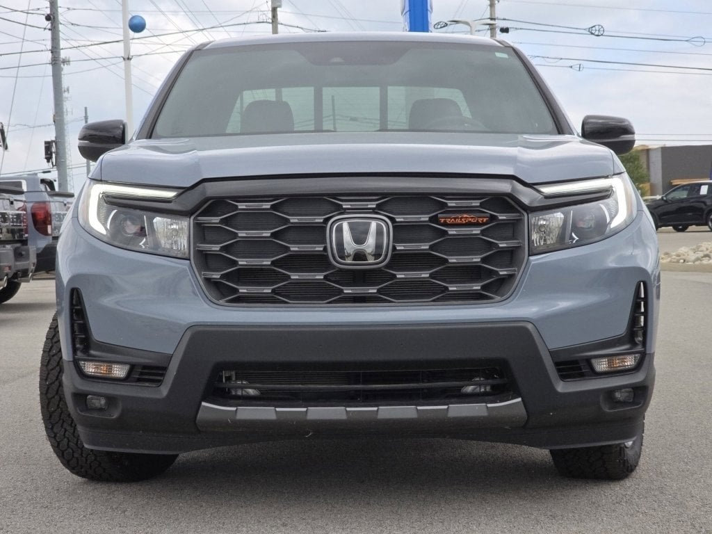 Used 2025 Honda Ridgeline TrailSport image 2