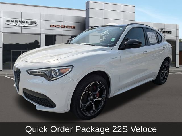 Used 2023 Alfa Romeo Stelvio Veloce image 6