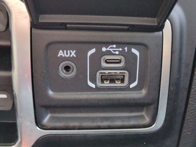 Used 2023 Jeep Wrangler Unlimited Sahara w/ Cold Weather Group AWD/4WD image 22