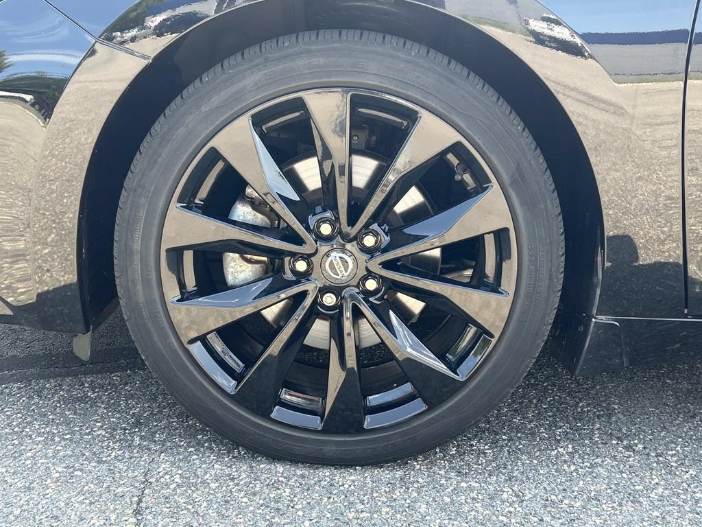 Certified 2022 Nissan Maxima SR w/ Sport Mat Group FWD image 9