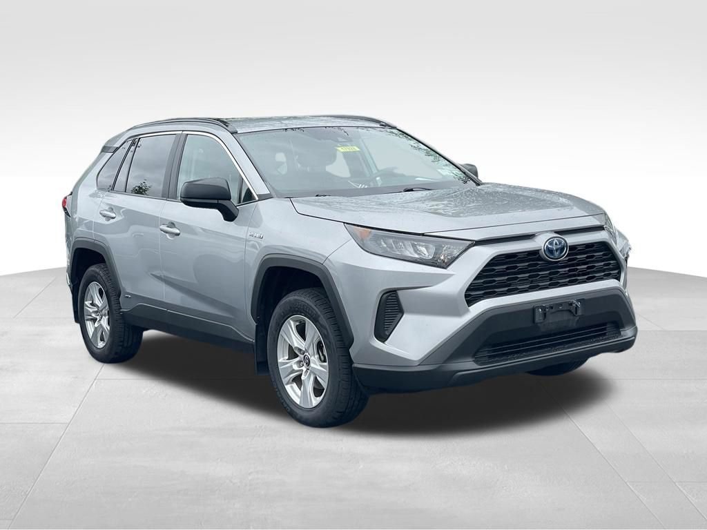 Used 2019 Toyota RAV4 LE w/ Carpet Mat Package AWD/4WD image 3