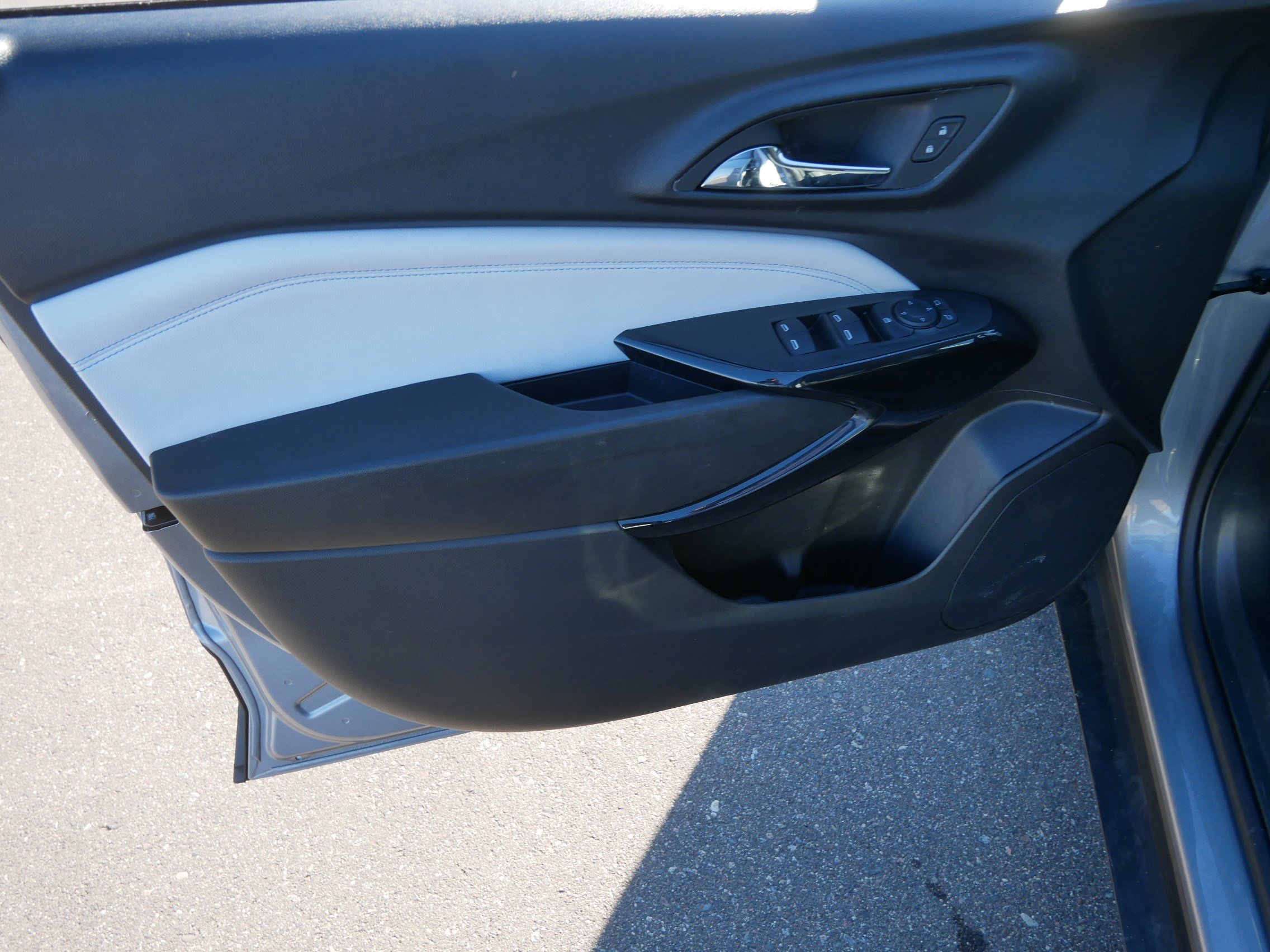 Used 2025 Chevrolet Trax LT w/ LT Convenience Package image 20