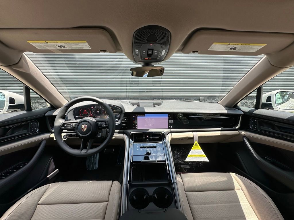 Used 2025 Porsche Panamera image 32
