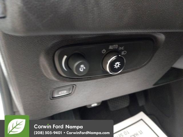 Used 2023 GMC Terrain SLE w/ Driver Convenience Package image 13