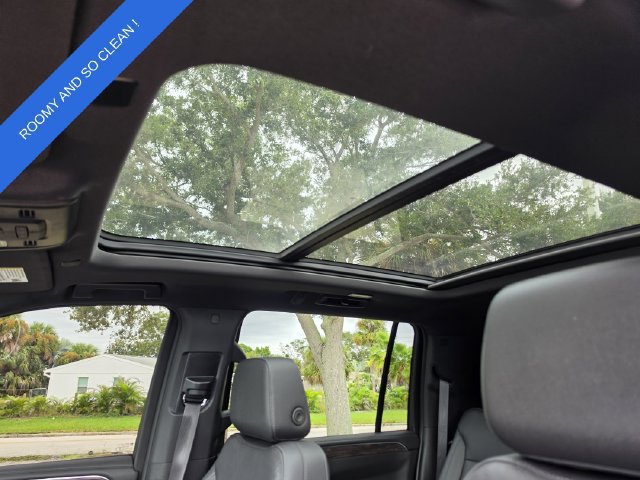 Used 2022 Chevrolet Suburban Z71 w/ Luxury Package AWD/4WD image 20