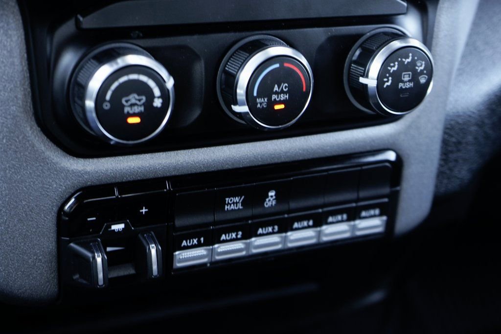 Used 2024 RAM 2500 Tradesman w/ Chrome Appearance Group image 32