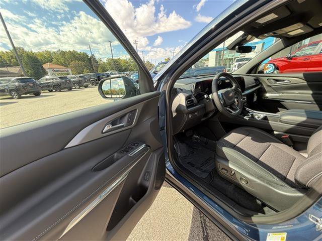 New 2026 Chevrolet Traverse LT w/ Sun and Wheel Package image 11