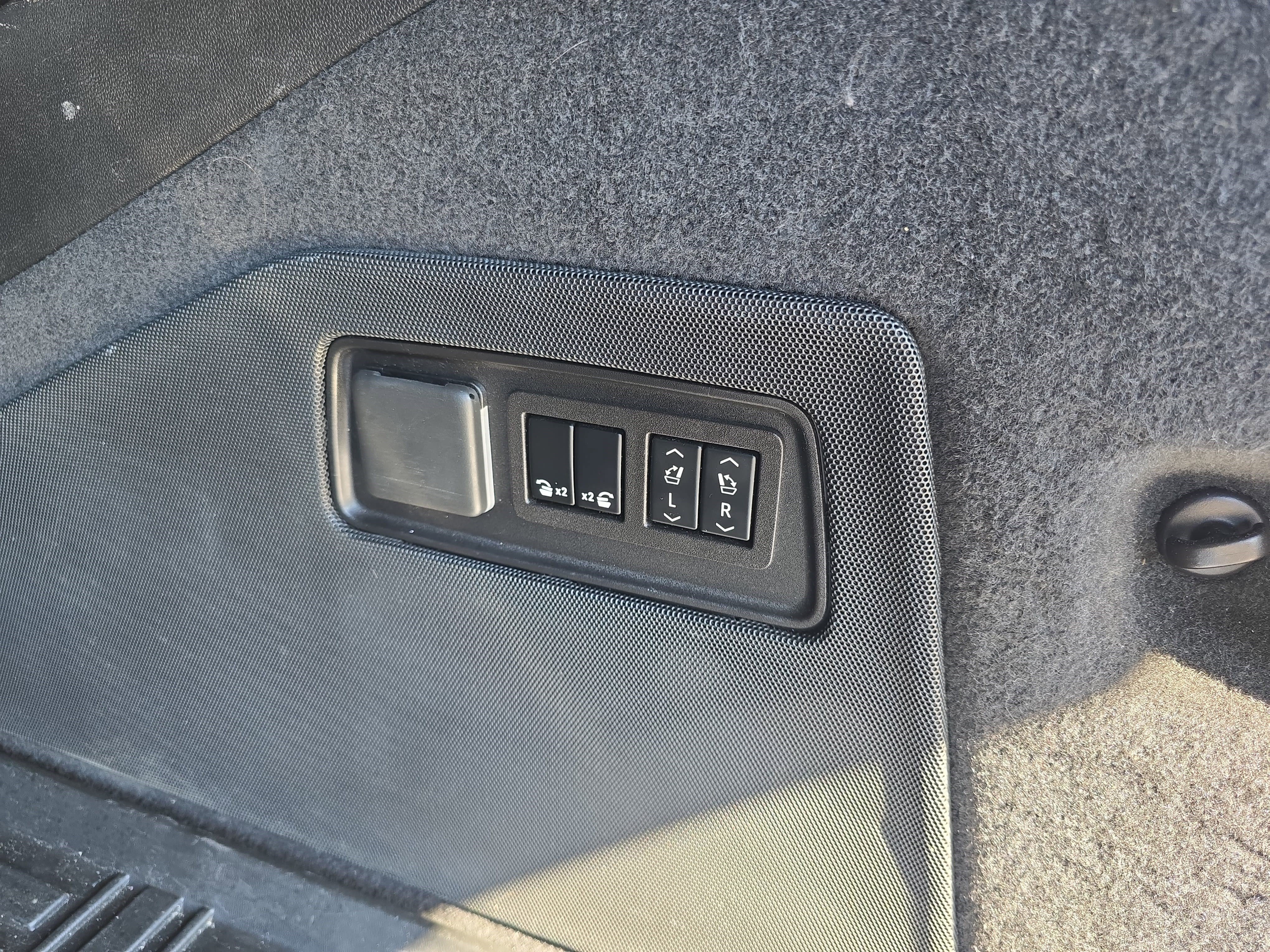 Used 2021 Cadillac Escalade ESV Sport Platinum w/ Heavy-Duty Trailer Package AWD/4WD image 15