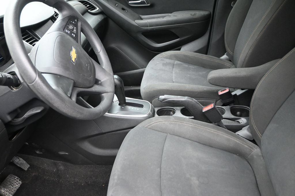Used 2022 Chevrolet Trax LS AWD/4WD image 12