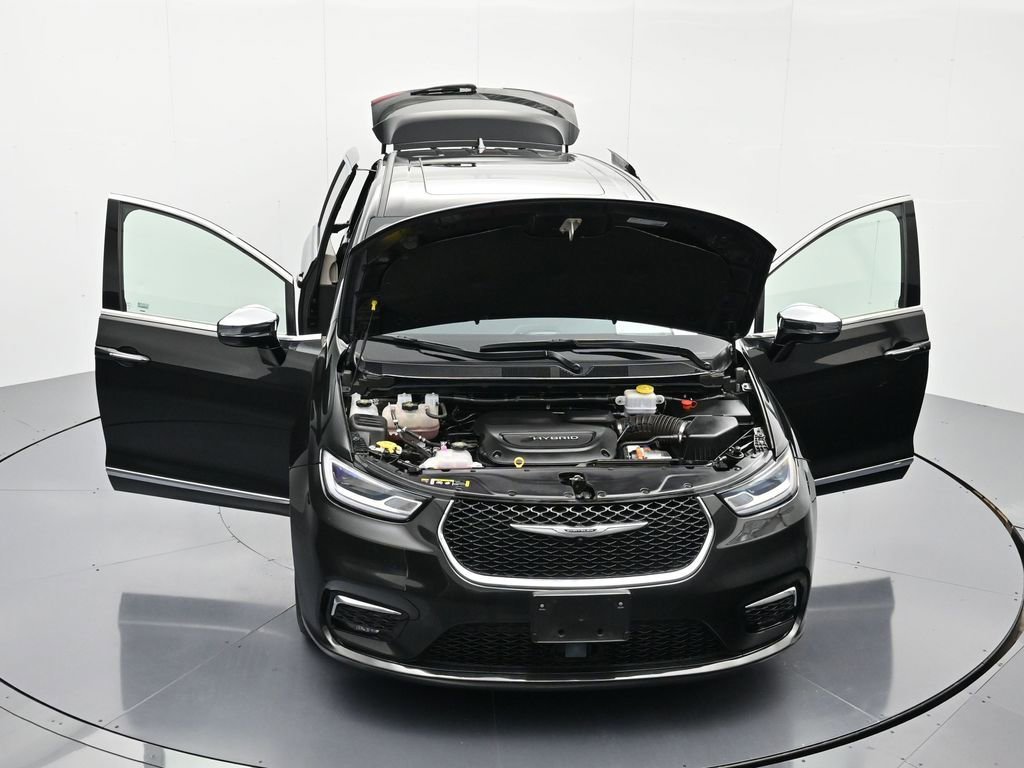 Used 2023 Chrysler Pacifica Limited FWD image 46